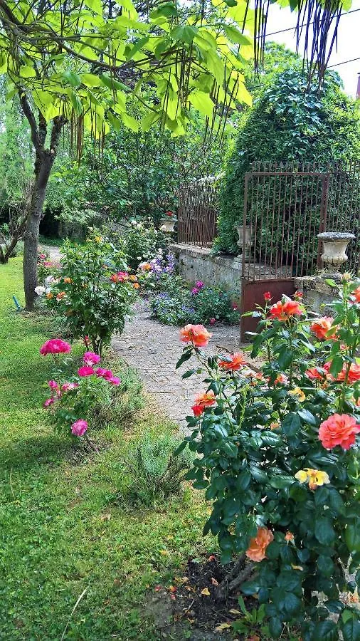 Le Clos Des Pierres Dorees Bed & Breakfast Theize 0*,  France