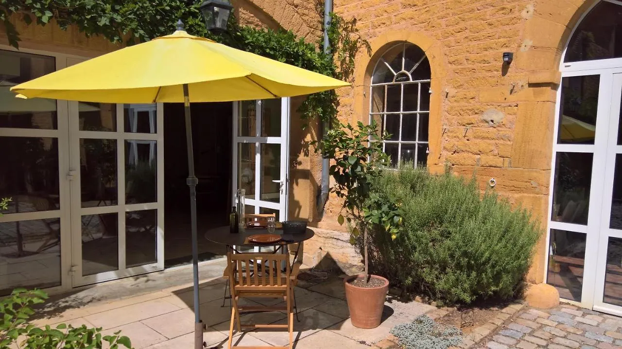 Le Clos Des Pierres Dorees Bed & Breakfast Theize France