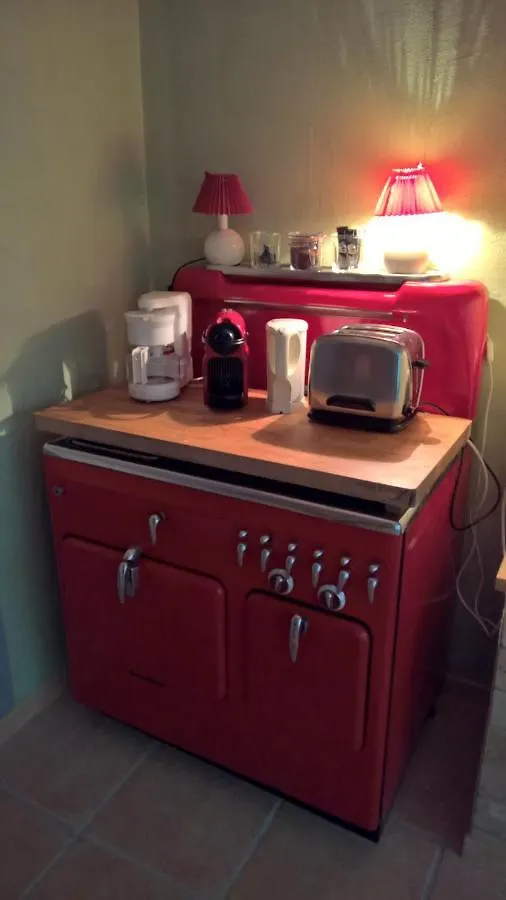 Le Clos Des Pierres Dorees Bed & Breakfast Theize
