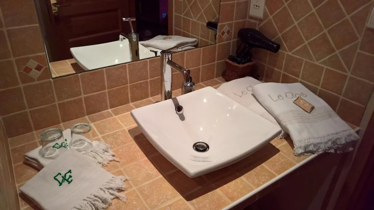 Le Clos Des Pierres Dorees Bed & Breakfast Theize France