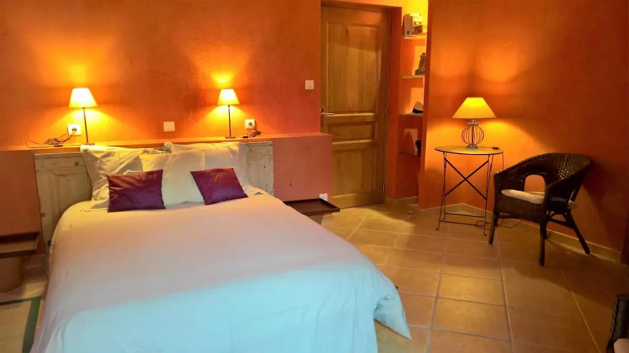 Le Clos Des Pierres Dorees Bed & Breakfast Theize